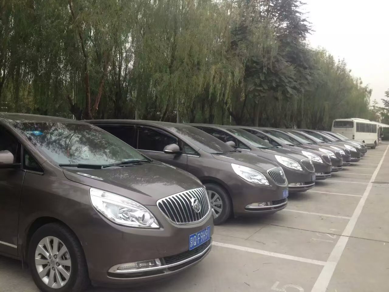 7座别克GL8商务车
